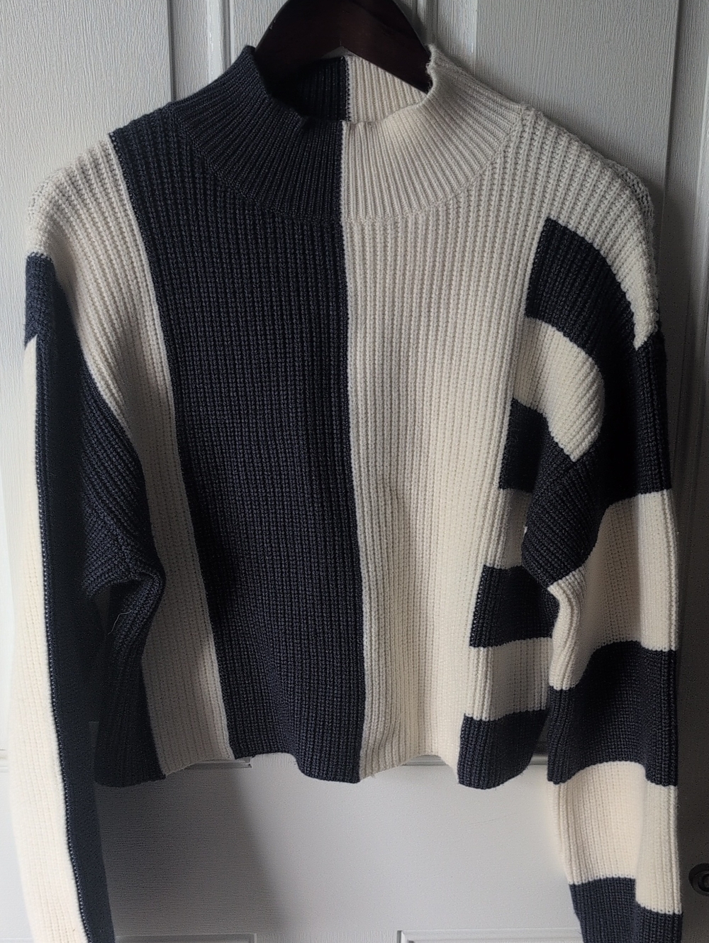 BUTTERMELON NAVY COLOR BLOCK Sweater